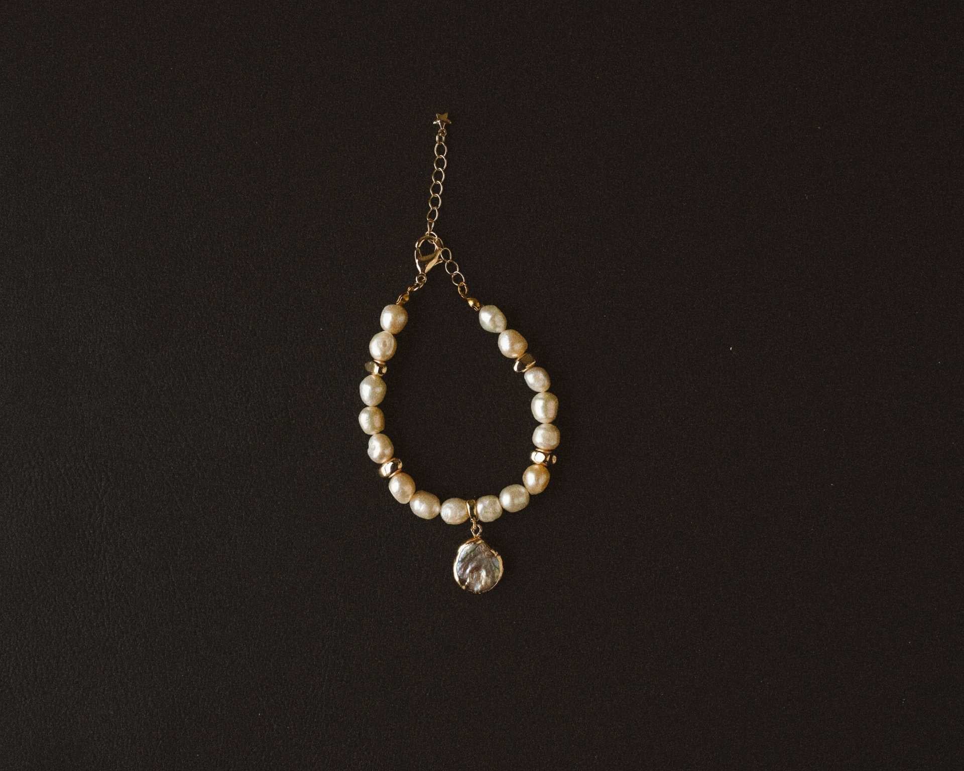 Ocean Whisper - Pearl & Mother-of-Pearl Bracelet